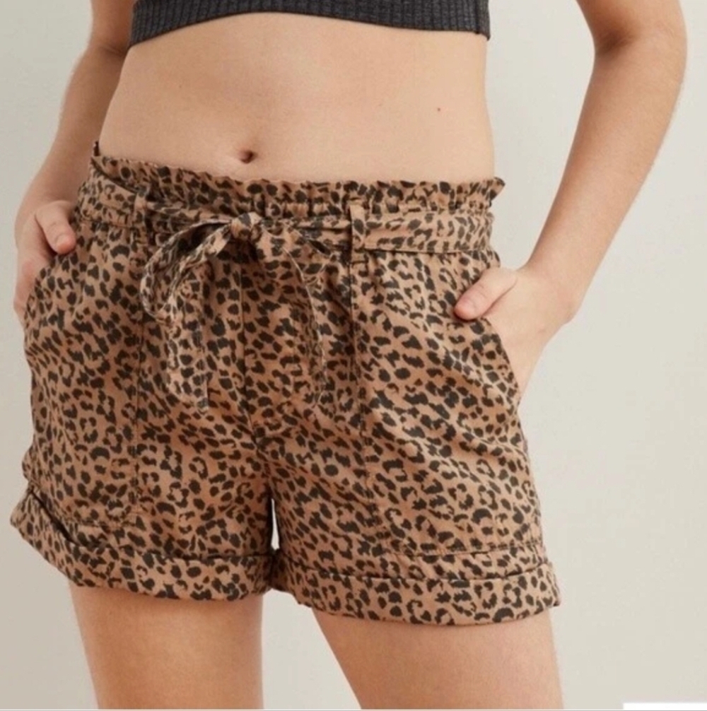 Aerie leopard print belted camp shorts size M